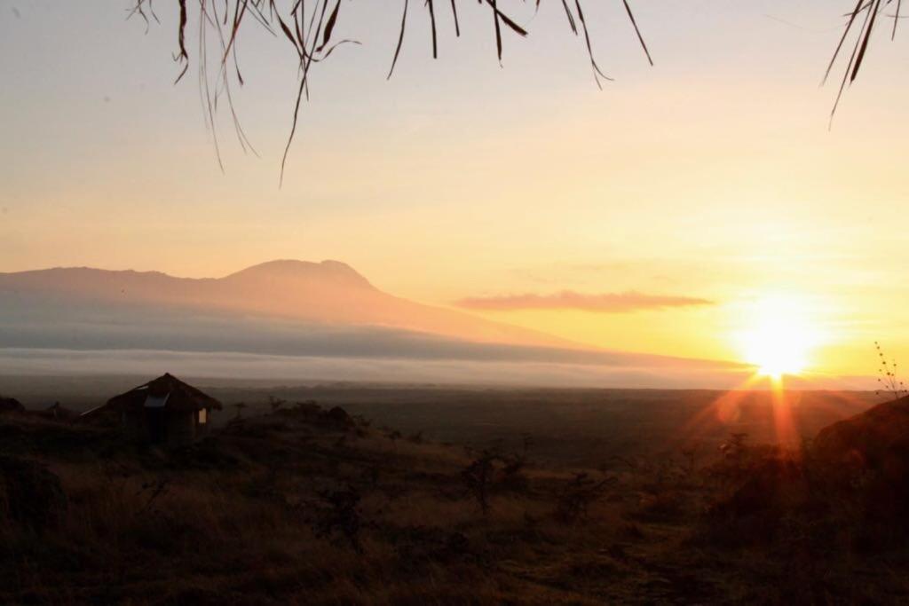 Osiligilai Maasai Lodge Sanya Juu Ngoại thất bức ảnh